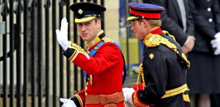 El príncipe Guillermo llega a la abadía