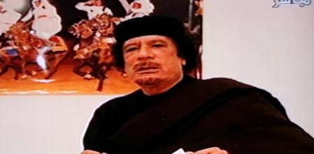 Gadafi durante su discurso televisado, en el que ha pedido negociar con la OTAN.