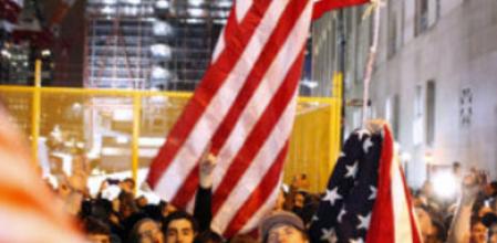 Celebración de la muerte de Osama bin Laden, frente al nuevo edificio del World Trade Center de Nueva York.