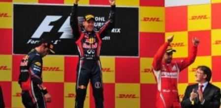 Fernando Alonso sube al podio junto a Vettel y Webber