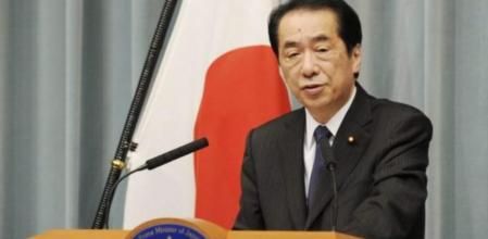 El primer ministro japonés, Naoto Kan, durante una rueda de prensa en Tokio donde anunció que devolverá su sueldo hasta que se controle la crisis en Fukushima y que se revisará la política energética de Japón