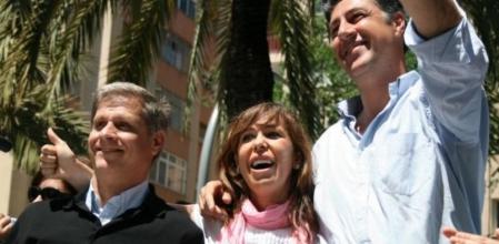 El líder del PP en Badalona, Xavier García Albiol, acompañado de la presidenta del PPC, Alicia Sánchez-Camacho y del candidato de este partido a la alcaldía de Barcelona, Alberto Fernández Díaz