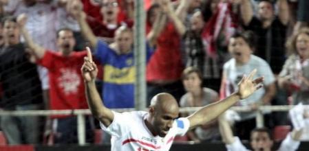 Kanouté marcó dos de los tres goles del Sevilla a la Real Sociedad