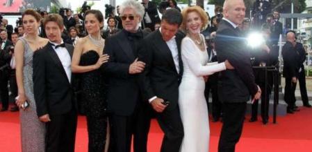 Como un tren. Blanca Suárez, Jan Cornet, Elena Anaya, Pedro Almodóvar, Antonio Banderas, Marisa Paredes y Jean-Paul Gaultier