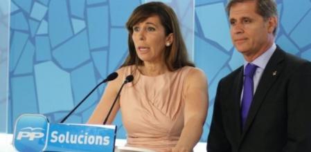La presidenta del PP de Catalunya, Alicia Sánchez Camacho, junto al edil de Barcelona, Alberto Fernández Díaz
