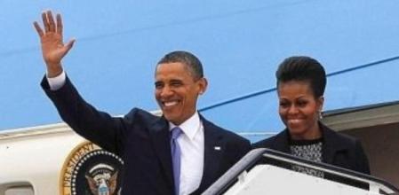 Barack Obama y su mujere Michel llegan en el avión presidencial Air Force One a Dublín, la capital de Irlanda