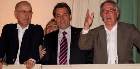 Trias, junto a Mas y Duran Lleida, celebra la victoria de CiU en las elecciones municipales de Barcelona en el balcón del Hotel Majestic