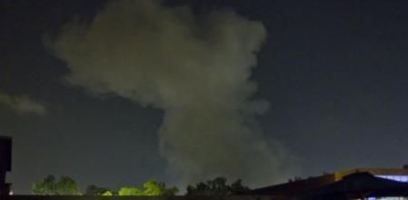 Humo provocado por los bombardeos de la OTAN en Trípoli.