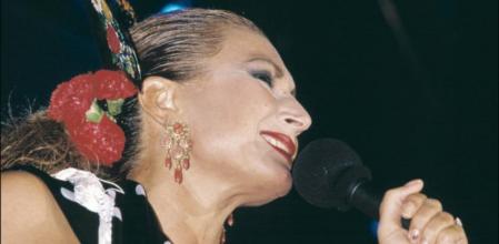 La cantante Rocío Jurado en uno de sus conciertos