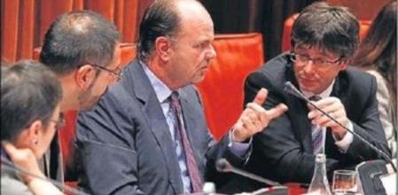 Recorte de funciones. Francesc Guardans, presidente del CoNCA, en el Parlament. Su petición de más autonomía ha sido replicada con un drástico recorte de funciones