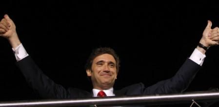 El presidente electo de Portugsal, Pedro Passos Coelho, celebra su victoria electoral