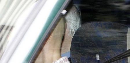 Teddy Bautista, en el asiento de atrás del coche que le introdujo en la Audiencia Nacional