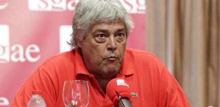 El cantante y miembro de la nueva junta directiva de la SGAE, Caco Senante, en la sede de la sociedad