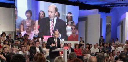 Rubalcaba, durante el discurso del acto de ratificación como candidato del PSOE a la Presidencia del Gobierno