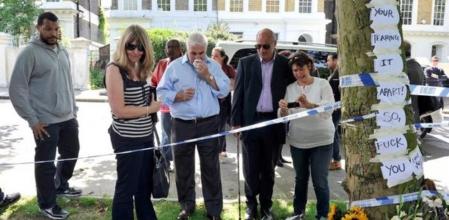 Los padres de Amy Winehouse, llegando a la casa de la artista