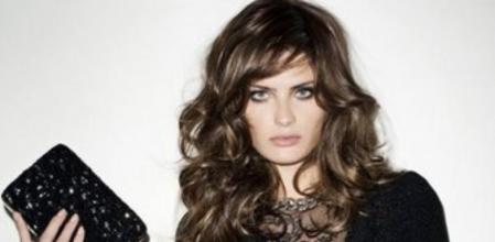 Imagen de la campaña de otoño de Mango con Isabeli Fontana