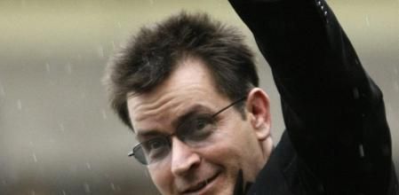 Charlie Sheen, satisfecho con la nueva y arriesgada oferta laboral