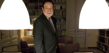 El autor, Ramon Folch, fotografiado hace algunos días en su despacho profesional en Barcelona