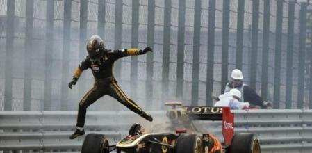 Nick Heidfeld tuvo que abandonar con rapidez su monoplaza porque se estaba quemando