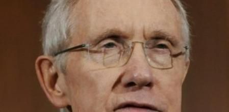 El líder de la mayoría del Senado estadounidense Harry Reid habló durante una conferencia de prensa después que La Cámara de Representantes rechazara la propuesta demócrata para aumentar el techo de la deuda estadounidense