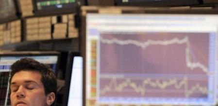 El DowJones de Industriales, el principal indicador de Wall Street, acabó hoy con una caída del 2,19 % con la que perdió la simbólica cota de los 12.000 puntos, a pesar de que el presidente de EE.UU., Barack Obama, promulgó la ley con la que se evitó que el país entrara en suspensión de pagos