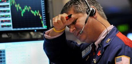 John W. Panin de JNK Securites Corp. trabaja en la Bolsa de Nueva York, que ha cerrado con las mayores pérdidas desde 2009