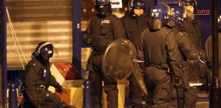 Segundo día de enfrentamientos en Londres