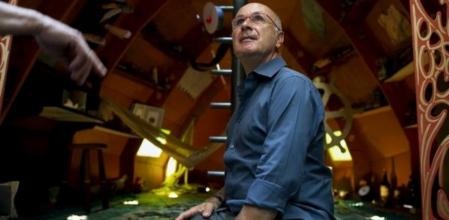 El líder de CiU en el Congreso, Josep Antoni Duran Lleida, visitó ayer la fiesta mayor del barrio de Sants, en Barcelona