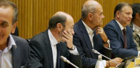 Alfredo Pérez Rubalcaba, junto a Alonso, Chaves e Iglesias, durante la reunión que ha mantenido con los 'barones' del PSOE