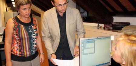 El líder de ICV, Joan Herrera, y la portavoz parlamentaria de ERC, Anna Simó, han registrado juntos una solicitud de pleno extraordinario para debatir la reforma de la Constitución