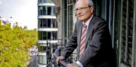 Montilla observa desde su despacho el centro de Barcelona