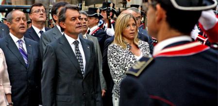 La delegación del Generalitat encabezada por el president Artur Mas y el resto de sus consellers han sido de los primeros en depositar su ofrenda a los pies de la estatua de Rafael Casanova