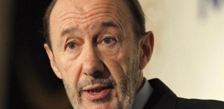 El candidato del PSOE a la Presidencia del Gobierno, Alfredo Pérez Rubalcaba, durante su intervención hoy en un desayuno informativo organizado por el Fórum Nueva Economía en Madrid.