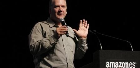 El vicepresidente para Europa de la tienda de compras por internet Amazon, Greg Greeley, durante el encuentro que ha mantenido con los medios en Madrid.