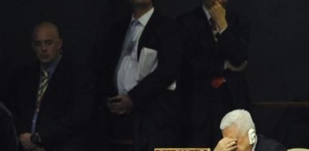 El presidente de la Autoridad Nacional Palestina, Mahmud Abas escucha al presidente estadounidense Barack Obama en el debate de la 66ª sesión de la Asamblea General de Naciones Unidas en Nueva York.