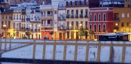 Calle Betis en Sevilla en el barrio de Triana