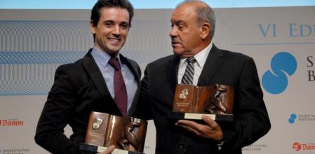 Angel Corella, bailarin y presidente de la fundacion Angel Corella, y Joaquim Hernández, padre de Xavi Hernández creus, futbolista del FC Barcelona, con los VI premios Sport Cultura Barcelona, en la antigua Fabrica Damm de Barcelona