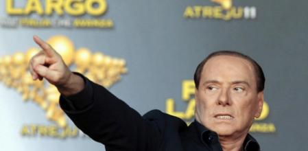 El primer ministro gesticula durante una reunión de su partido en Roma