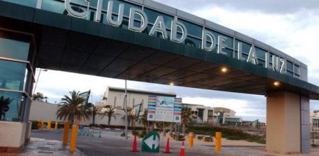 La ciudad de la luz, en Alicante, presupuestada en 100 millones de euros, costó 170, pierde 22 al año y adeuda 130