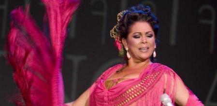 Isabel Pantoja, durante una actuación