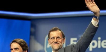 El presidente del PP, Mariano Rajoy, y el expresidente del Gobierno, José María Aznar, en la primera jornada de la Convención Nacional del PP de 2011