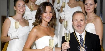 Malena Costa y Pere Bonet, brindando en la Coronación de la Reina del Cava.
