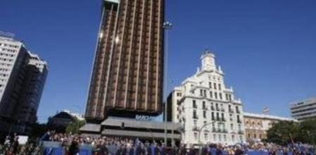 Foto de archivo del desfile militar del 12 de Octubre a su paso por Colón