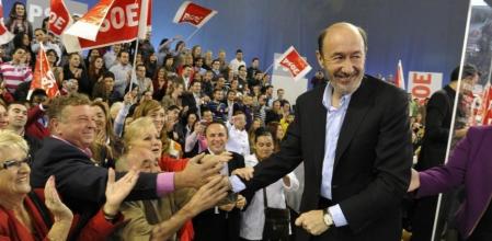 Rubalcaba, durante el mítin que ha tenido lugar en Atarfe (Granada)
