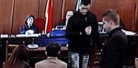 Imagen tomada de monitor del asesino confeso de Marta del Castillo, Miguel Carcaño (derecha) y su presunto cómplice Samuel Benítez