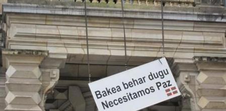 Imagen del lema retirado este jueves de la Diputación de Vizcaya