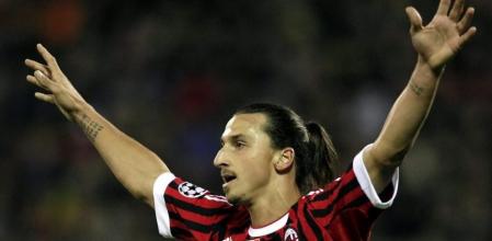 El jugador del AC Milán Zlatan Ibrahimovic celebra su gol marcado ante el Bate Borisov, durante el partido de fútbol correspondiente a la Liga de Campeones, disputado en Minsk, Bielorrusia, el día 1 de noviembre de 2011