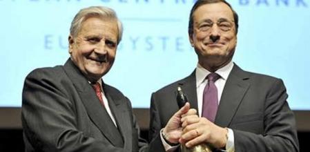 Mario Draghi (derecha) toma el relevo de Jean-Claude Trichet al frente del BCE, que tiene su sede en Fráncfort.