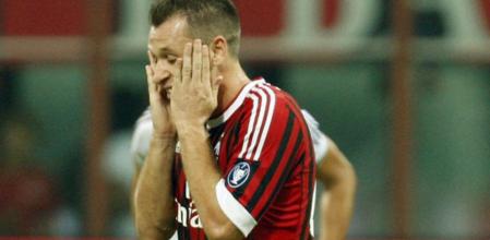 Cassano, en el momento de retirarse del campo durante el partido del pasado sábado ante el Cesena