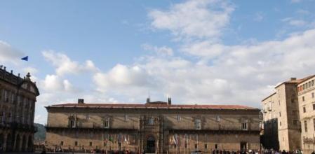 Exterior del Hostal de los Reyes Católicos, en la plaza del Obradoiro de la capital gallega